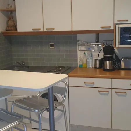 Joli Et Spacieux Avec Garage Au Bord De Frejus